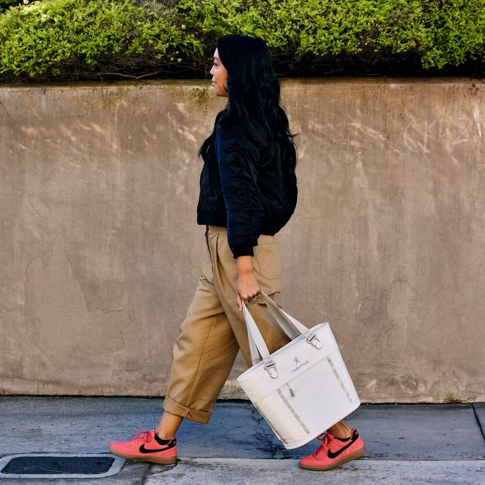 Carryout™ Soft Cooler Tote 10 L - Popstar Pink